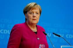 Представник Меркель пояснив її задишку під час візиту в Париж