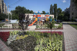 У сквері встановлено ігровий комплекс «Замок»