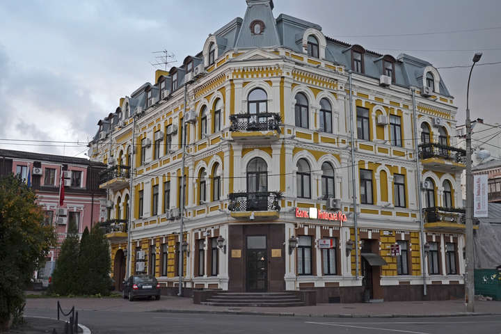 Колишній офіс банку «Київська Русь» на Подолі виставлено на продаж за 58 млн грн