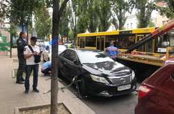 Операція «Евакуація»: столичні штрафмайданчики вже тріщать від порушників паркування 