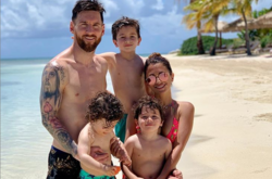  Лео Месси с женой и детьми 
 instagram.com/leomessi/ 