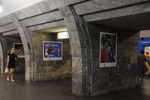 У київському метро на колії впав чоловік