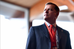 Ляшко показал, как пьет сырое яйцо натощак