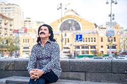 «Помидорка капает, вылезает сыр»: Зибров стесняется есть фаст-фуд на людях