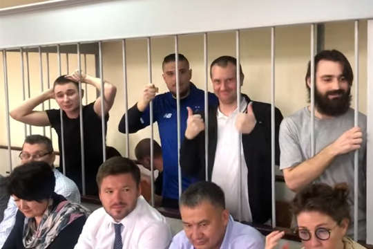 РФ продовжила арешт військовополоненим українським морякам іще на три місяці