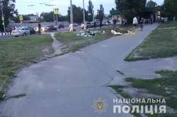 В Харькове автомобиль въехал в агитационную палатку