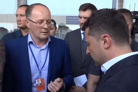 В Зеленського увірвався терпець під час розмови із директором аеропорту в Миколаєві (відео)