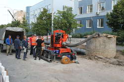 Підземні ґрунтові води підтоплюють місце аварії