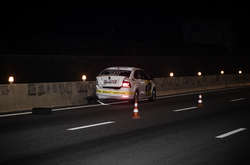  У таксі відірвало колесо і автомобіль кинуло у відбійник 