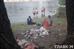  Гідропарк тоне у смітті 
  