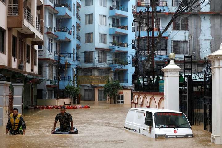 Страшні повені в Південній Азії змусили мільйони осіб залишити свої будинки