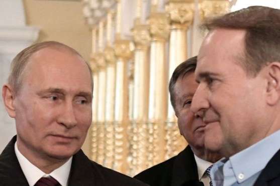 Путін зустрівся з зі своїм кумом Медведчуком у Петербурзі і вкотре зробив заяву про війну на Донбасі
