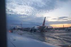 У московському аеропорту задимівся літак: є постраждалі