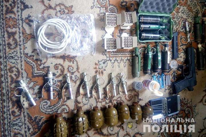Поліція вилучила у мешканця Тернопільщини значний арсенал вибухівки