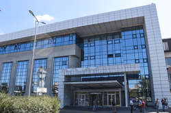 НАБУ проводить обшуки у клубі «5 елемент» Порошенка (фото, відео)