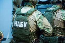 У партії «Європейська Солідарність» зазначають, що першими на місце ведення «слідчих дій» прибули телекамер тих телеканалів, за якими стоять Медведчук, Мураєв та Коломойський