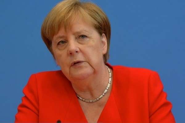 Меркель занепокоєна через підтримку Росією правих популістських партій у Європі