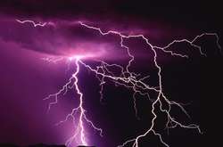 В Індії в результаті удару блискавки загинули дев’ятеро осіб