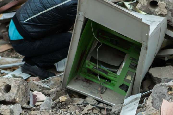 У Харкові порахували скільки грошей забрали грабіжники з двох підірваних банкоматів