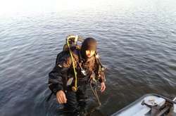 У Києві рятувальники дістали з Дніпра тіло потопельника