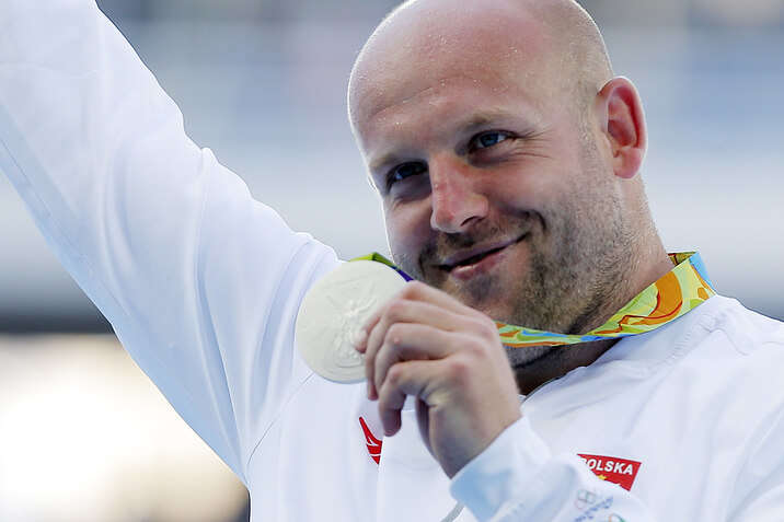 Видатний атлет продав олімпійську медаль, щоб врятувати дитину, хвору на рак