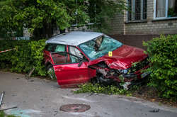 Автомобіль отримав серйозні пошкодження