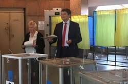 Разумков стверджує, що вони бачили велику кількість «двійників» та клонів партії «Слуга народу»