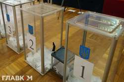 У Миколаєві чоловік, кидаючи бюлетень в урну, зняв труси