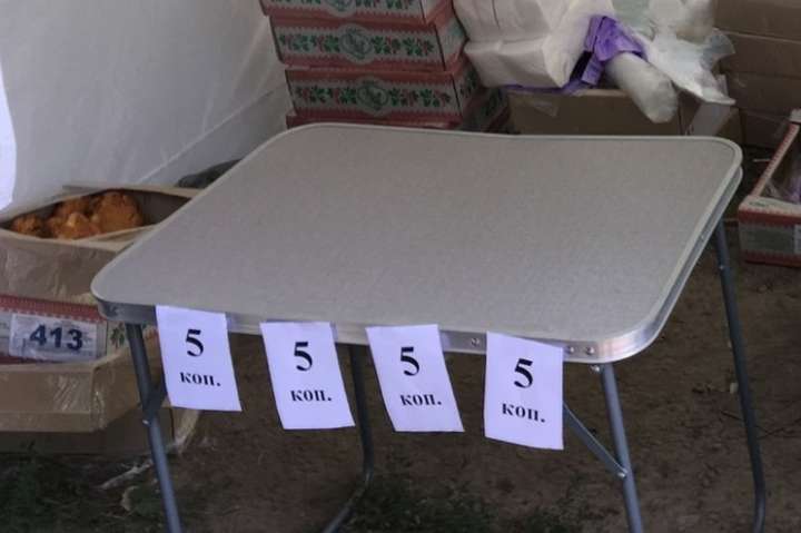 В Днепре возле избирательных участков продавали пирожки по 5 копеек (видео)