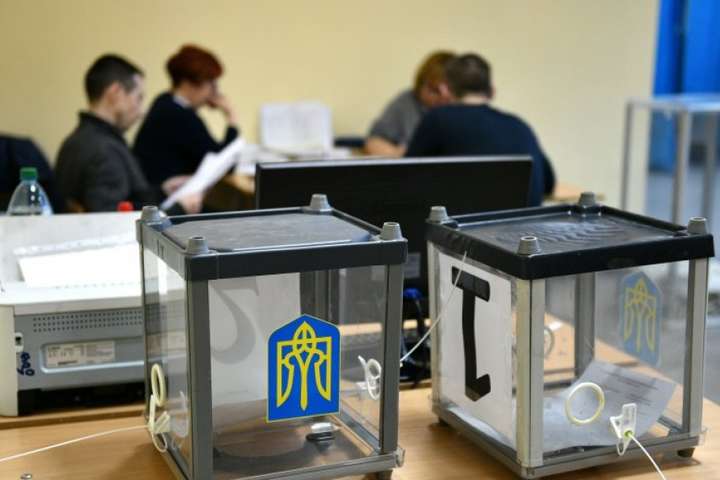 У Львові жінка хотіла проголосувати одразу за десятьох