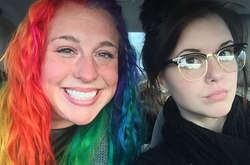 Девушка показала, какие они с сестрой разные: впечатляющие фото