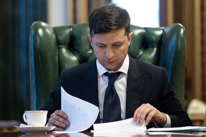 Зеленский уволил пять глав райадминистраций в Луганской области и одного во Львовской
