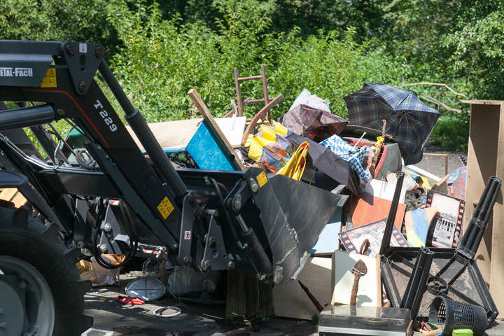За день з Гідропарку вивезли 40 тонн сміття, і це ще не все (фотогалерея)