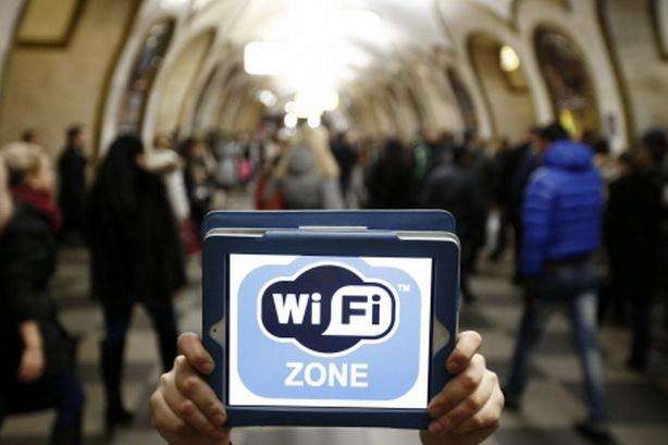 У столичній підземці починають облаштовувати мережу інтернету 4G