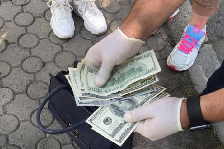СБУ викрила посадовицю Луцької міськради на вимаганні грошей з учасників бойових дій