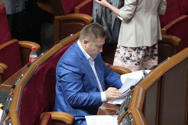 Скандальний нардеп Сольвар програв округ кандидату «Слуги народу»