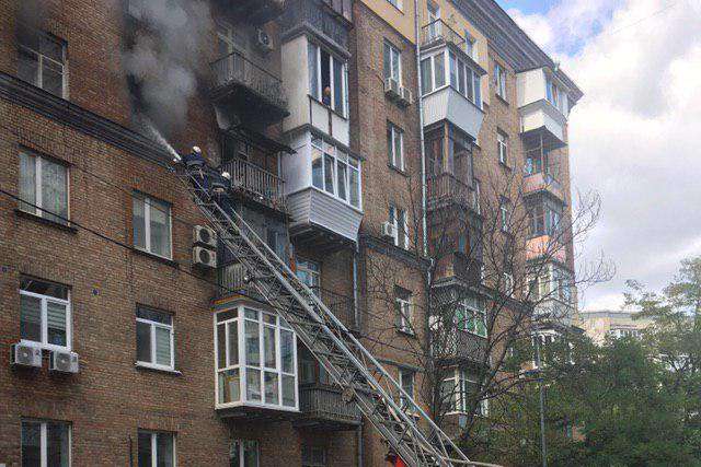 Пожежа у будинку в центрі Києва: у квартирі знайдено тіло жінки (фото)