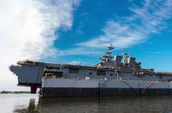 LHA-7 буде вже третім кораблем ВМФ США, який буде називатися в пам'ять про захоплення в 1805 році лівійського міста Дерна