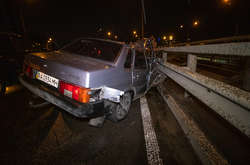 П’яна ДТП біля станції метро «Деміївська»: ВАЗ протаранив Lexus і влетів у відбійник (фото, відео)