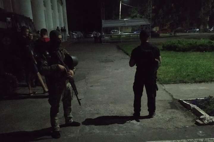 У Щасті на Луганщині перераховують голоси, поліція посилила охорону