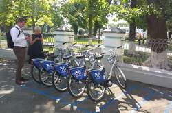 Велопарковка біля Міністерства охорони здоров'я