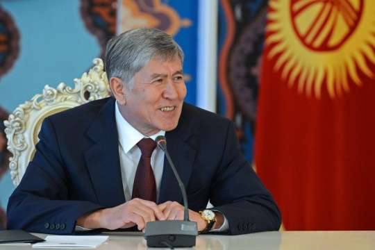 Експрезидент Киргизстану втік до Росії