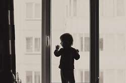 В Одесі з восьмого поверху випав малюк