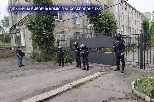 На округах №106 та 105 на Луганщині посилені заходи безпеки