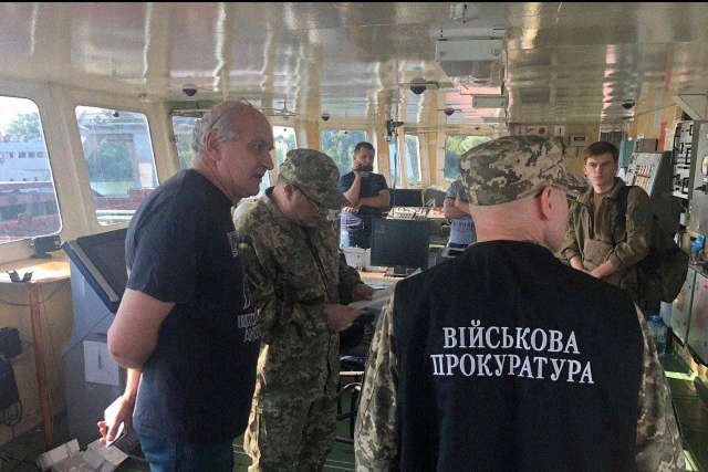 На затриманому СБУ танкері перебувають щонайменше семеро росіян - Матіос