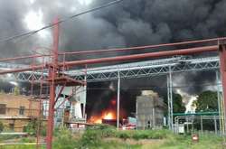 Масштабна пожежа на Чернігівщині: горів жиркомбінат