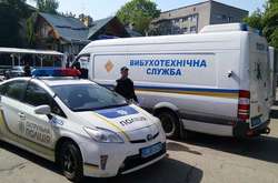 На відпрацювання повідомлень про мінування об'єктів виїжджають поліцейські, вибухотехніки, кінологи з собаками