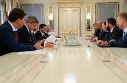 Зеленський зустрівся з Волкером