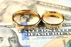 Киянка зізналася у фіктивності шлюбу з іноземцем і попросила вислати його з країни