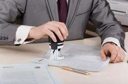 Чиновники незаконно перереєстровували земельні ділянки